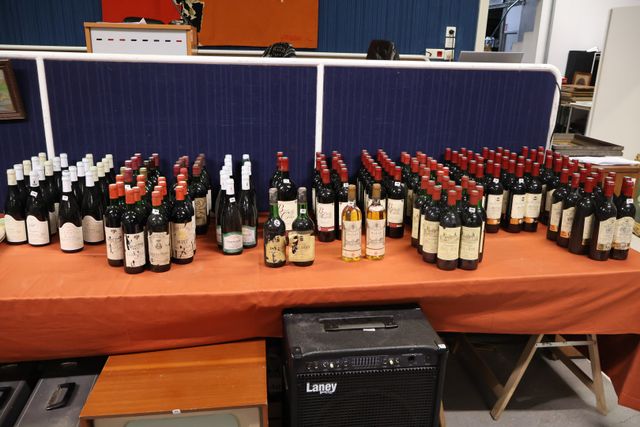 Important lot de vin, environ 150 bouteilles (++) : CHATEAU SAINT...
