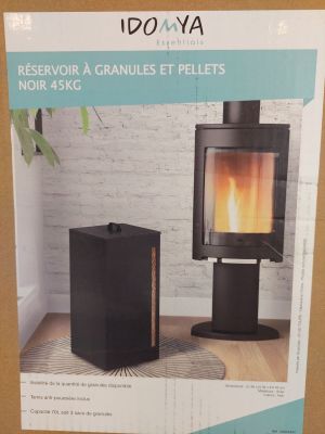 Le boîtier du poêle est ouvert et prêt à l'emploi.