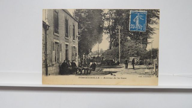Forgevieille : Avenue de la Gare. TBE. Carte peu courante.