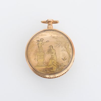 une image représentant une montre de poche en or sur laquelle figurent un homme et une femme
