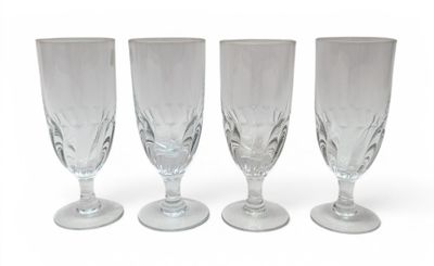 4 GRANDS VERRES sur pied en verre moulé pressé à décor de de…