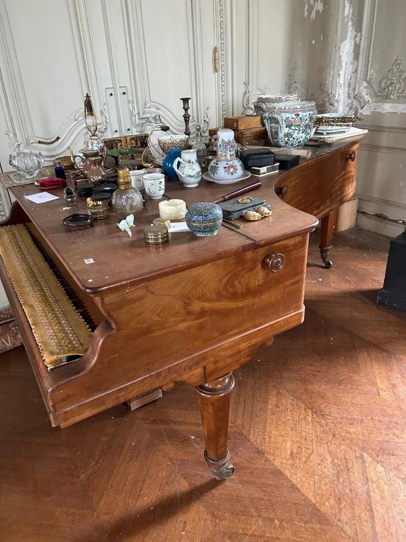 LOT VENDU SUR DESIGNATION. ERARD. Piano à queue antique, époque XIXeme siècle ?