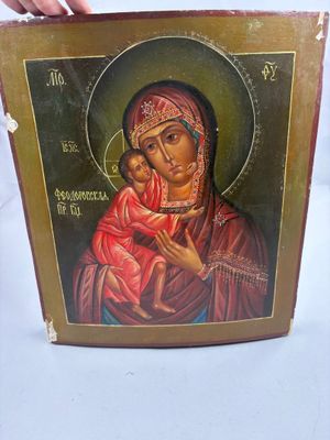 peinture d'une femme tenant un bébé dans ses bras