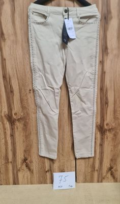 Lot de 15 pantalons femme 1.2.3 ? Coupe 7/8 beige avec dtai…