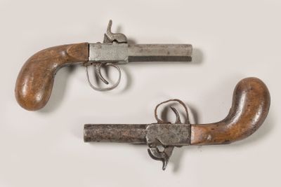 Deux pistolets à percussion type coup de poing pouvant forme… - Photo 1