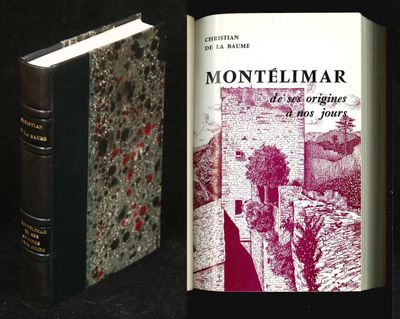 deux livres posés l'un à côté de l'autre sur une surface noire