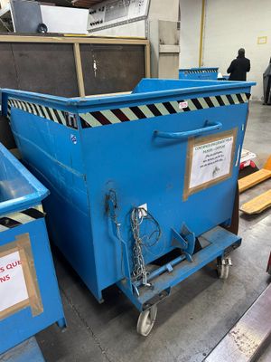 godet basculant de marque Bauer , capacité 1,5 m3 - Photo 1
