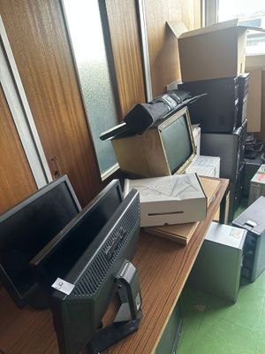 4 écrans plats 1 rack NAS SYNOLOGY - Photo 1