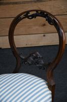 . Console en bois teinté acajou ouvrant par deux tiroirs en … (photo 2)