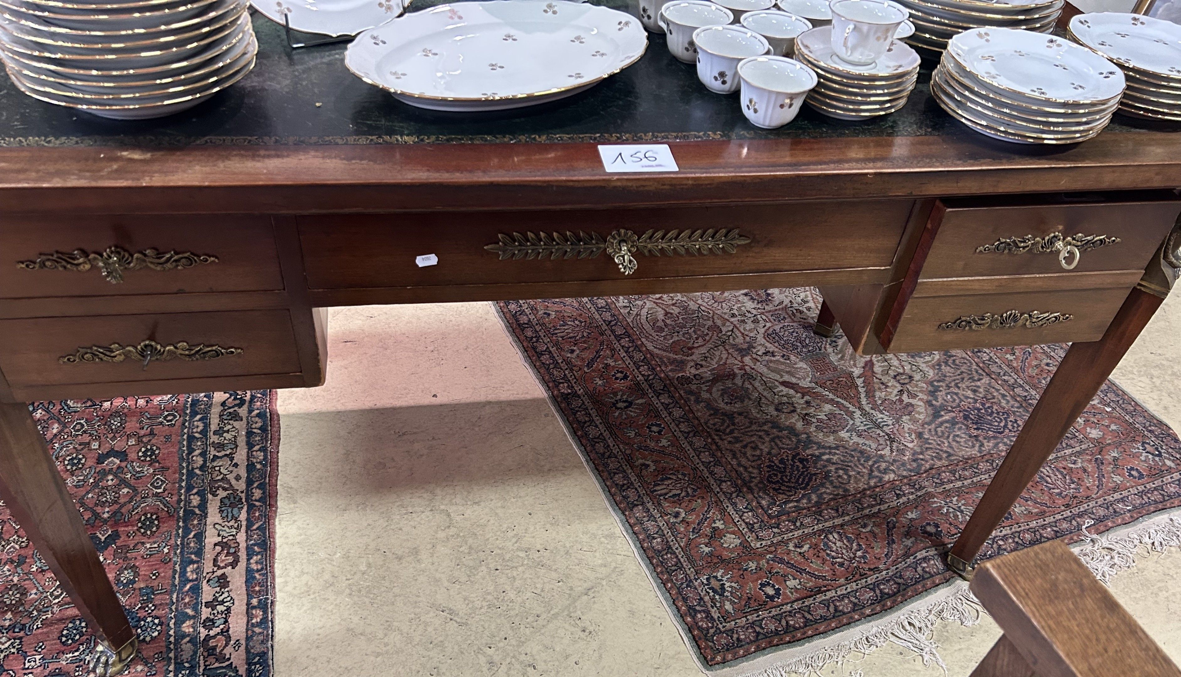 (Lot judiciaire) - BUREAU de style EMPIRE en bois et placage…