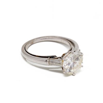 Bague solitaire en platine ornée d'un diamant exceptionnel