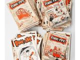une pile de bandes dessinées empilées les unes sur les autres sur une table