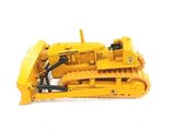 bulldozer jaune sur fond blanc, avec un fond blanc