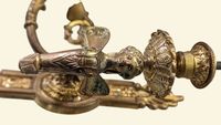 Paire d'appliques en bronze à patine dorée. (photo 4)