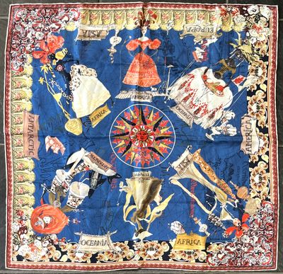 CHRISTIAN LACROIX. Carré en twill de soie imprimée à décor d…