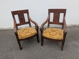 two chairs that are sitting next to each other