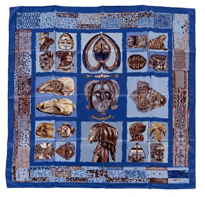 une écharpe bleue et marron avec des motifs d'animaux