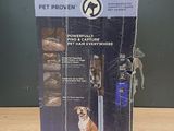 une boîte sur laquelle est représenté un chien