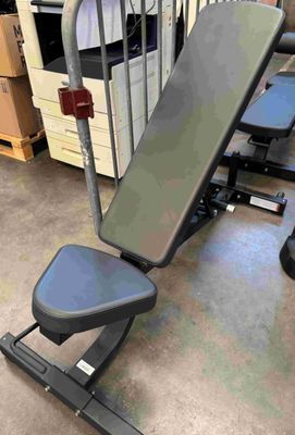 a bench that is sitting on the floor in the room