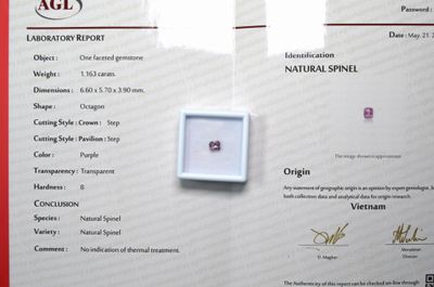 un certificat sur lequel figure l'image d'un diamant