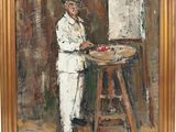 une peinture à l'huile représentant un homme en costume blanc debout à côté d'un chevalet