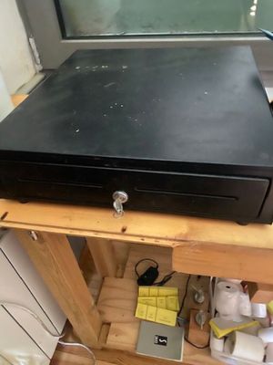 Tiroir caisse métallique avec sa clef