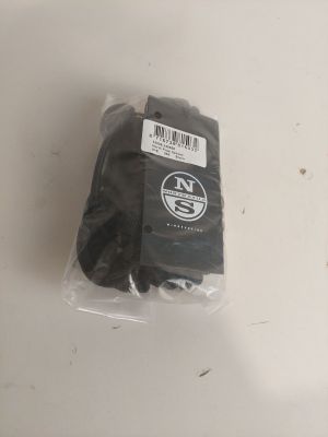 un sachet de chocolat posé sur une table