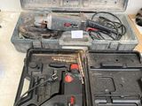 une caisse à outils avec des outils sur le sol