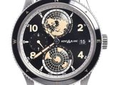un gros plan d'une montre-bracelet sur laquelle figure une carte du monde