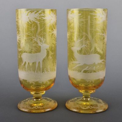 paire de verres en verre gravé ornés de cerfs et d'arbres
