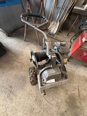 a small machine that is sitting on the floor