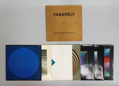 L'album comprenait des morceaux de divers artistes, dont un carré bleu et un carré jaune.