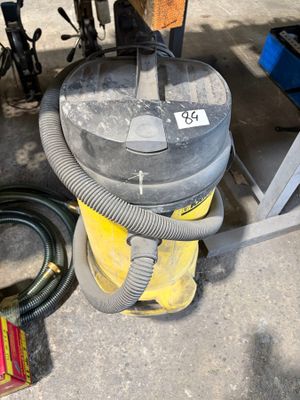 Un aspirateur bidon KARCHER. EXPOSITION LE 22 AVRIL DE 9h à …