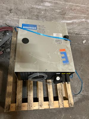 a machine that is sitting on top of a pallet