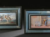 deux tableaux accrochés au mur d'une pièce sombre