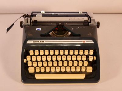 Machine à écrire Adler modèle Gabriele 35 en bakélite bleu g… - Photo 1