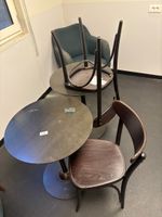 Deux bergères + trois chaises + deux tables (dans l'état)