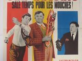 une vieille affiche de cinéma représentant un homme tenant un hot-dog à la main