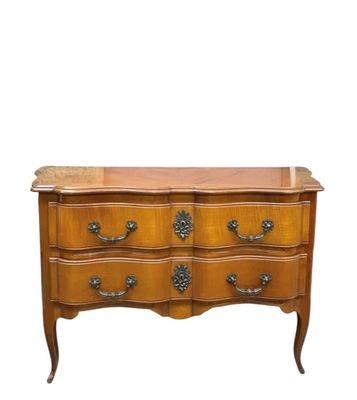 COMMODE MOUVEMENTEE A FACADE ARBALETE, en placage de merisie…