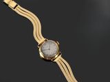 une montre-bracelet en or 18 carats avec un cadran blanc