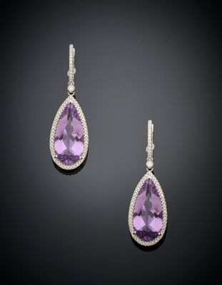 une paire de boucles d'oreilles en améthorate et diamants