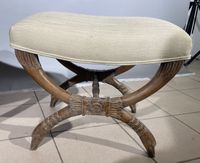 Paire de tabourets curule en bois sculpté de têtes de cygne … (photo 4)