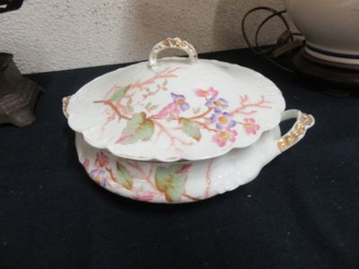 Legumier EN Porcelaine .8 - 10 Euro