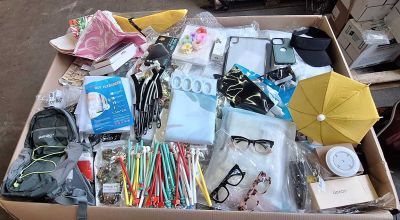 10151-65 / 1 palette de 98 kg de mix (gourdes souples, sacoche, mousti