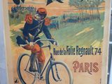 affiche représentant un homme à vélo avec un chien à l'arrière