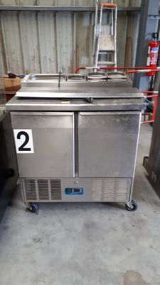 Meuble saladette froid positif ouvrant à deux portes Année 2…