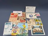 de nombreux modèles de cartes de visite sur la table