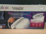 la boîte est ouverte pour montrer le contenu d'un aspirateur