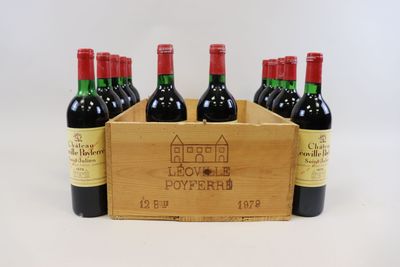 six bouteilles de vin rouge dans une caisse en bois sur fond blanc