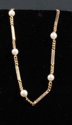 Bracelet en or jaune 750/°°° barrettes ponctuées de perles d…